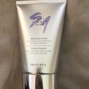 Monat blow out cream
